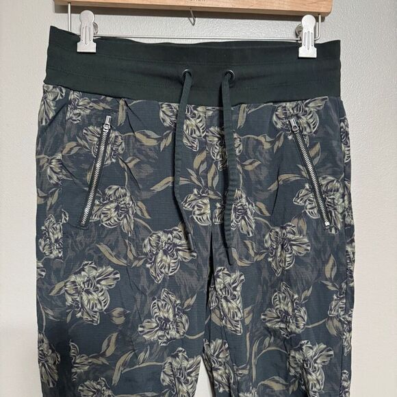 Athleta Trekkie North Printed Jogger Pants Sz 4 Terra Firma Olive Green #657666 - Picture 4 of 6